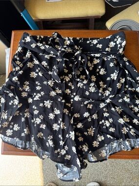 Lush Black Floral Tie-Waist Skort